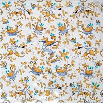 Hand-painted Deruta tile ad22 by Antica Deruta, Italy. The tile is entirely handcrafted.