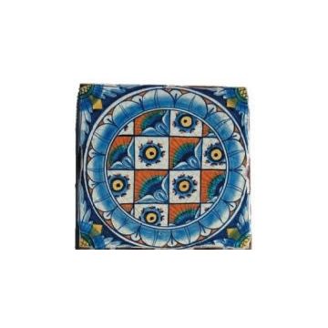 Hand-painted Deruta tile as by Antica Deruta, Italy. The tile is entirely handcrafted.