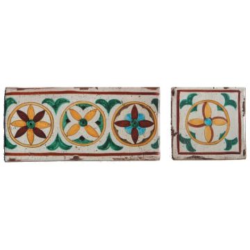 Hand-painted Deruta tile bs by Antica Deruta, Italy. The tile is entirely handcrafted.