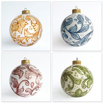 Set of four Italian Christmas ball ornaments hand-painted by Ghenos in Messina