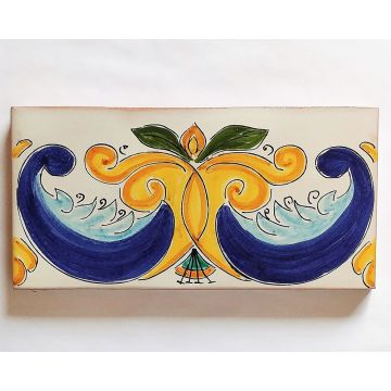Hand-painted Italian border tile LF24 from the Classic collection, entirely handcrafted by La Fauci in Messina, Sicily