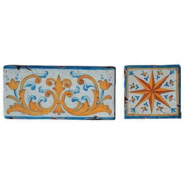 Hand-painted Deruta tile rvb by Antica Deruta, Italy. The tile is entirely handcrafted.