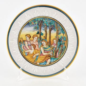 Italian wall plate featuring a Renaissance-style portrait of musicians handmade by Francesca Niccacci in Deruta