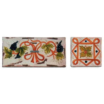 Hand-painted Deruta tile vn by Antica Deruta, Italy. The tile is entirely handcrafted.