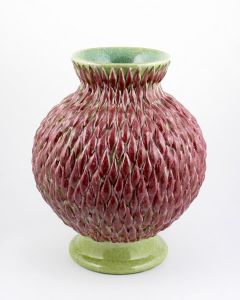 Tuscan vase with en relief petals handcrafted by ND Dolfi in Montelupo Fiorentino, Italy