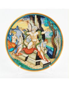 Italian wall plate featuring a Renaissance-style portrait of Laocoon handmade by Francesca Niccacci in Deruta
