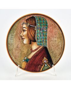 Italian wall plate featuring a Renaissance-style portrait of Beatrice handmade by Francesca Niccacci in Deruta